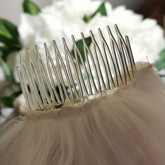 Ivory wedding veil, fingertip length - Picture 5 of 5